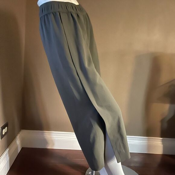 The Limited Wide capris with slits on each Leg - Picture 2 of 8